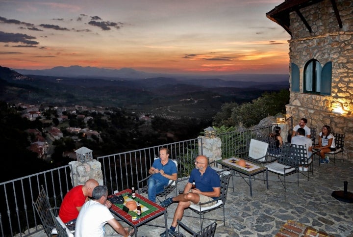 En la terraza del hotel te puedes tomar una cerveza con unas vistas privilegiadas.