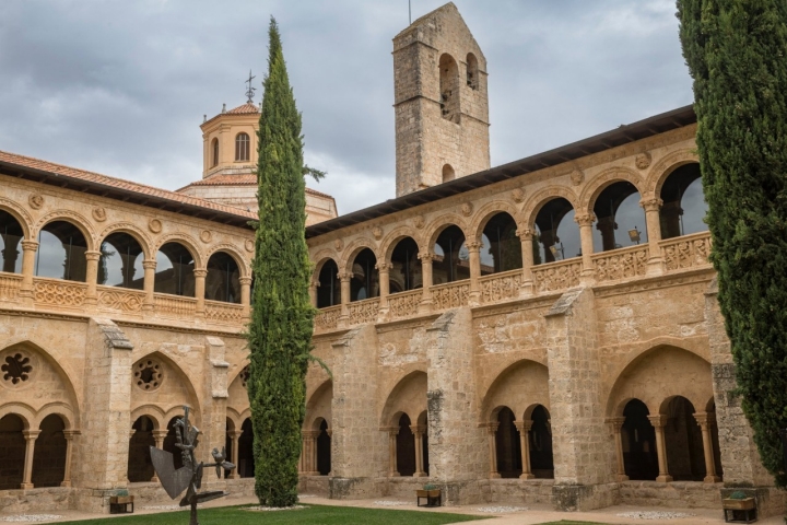Claustro en el hotel Castilla Termal Monasterio de Valbuena (Valladolid).