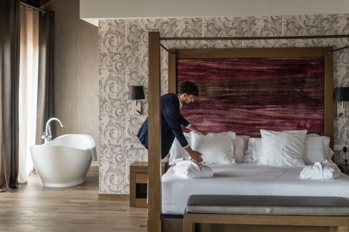 Suite del hotel Castilla Termal Monasterio de Valbuena (Valladolid).