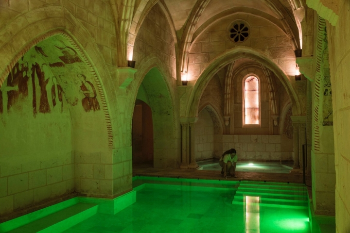 Spa del balneario en el hotel Castilla Termal Monasterio de Valbuena (Valladolid).