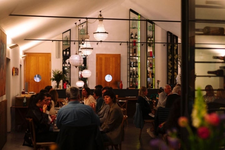 Varias mesas llenas en el restaurante de Torre de Palma. Foto: David Pires