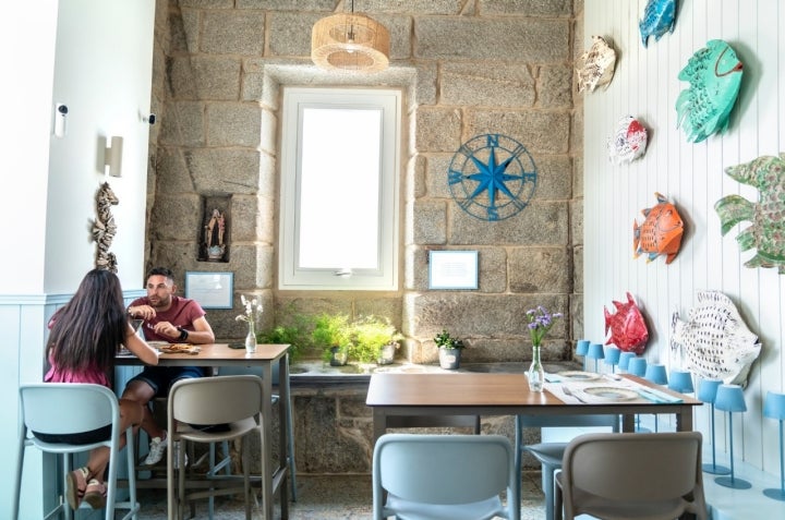 Galicia.. Hotel Faro Silleiro.Restauante Faro pequeño, Taberna Atlántica.Salón interior