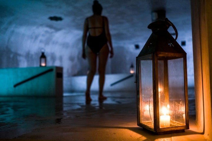 Una mujer en el hammam del hotel.