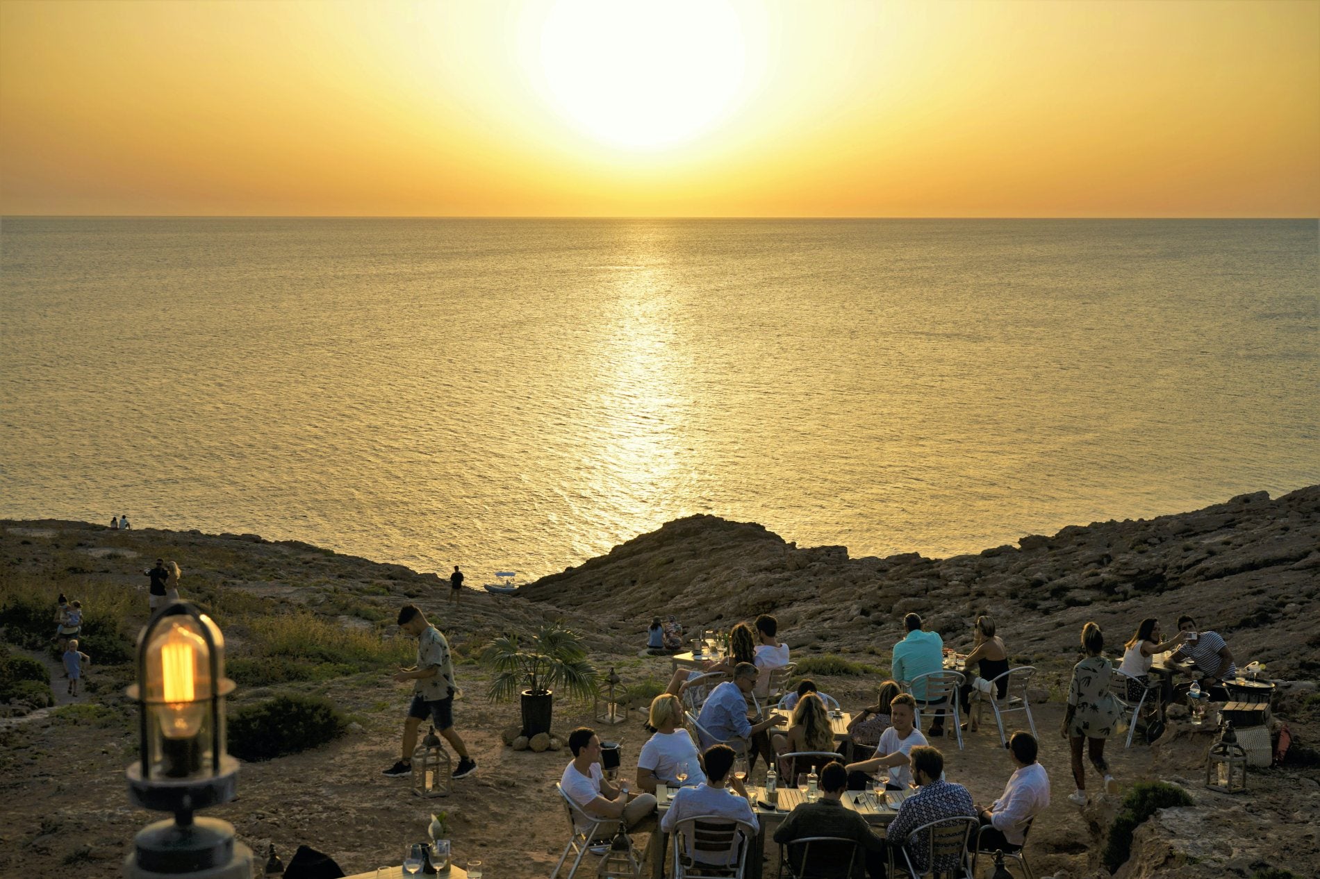 Hostal La Torre (Ibiza): atardecer desde la terraza (apertura)