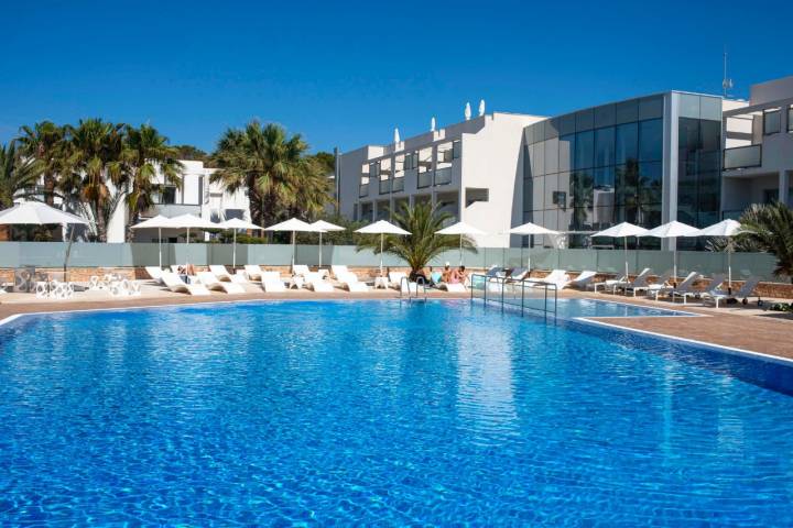 Hotel 'Blanco' (Es Pujols, Formentera): piscina (apertura)
