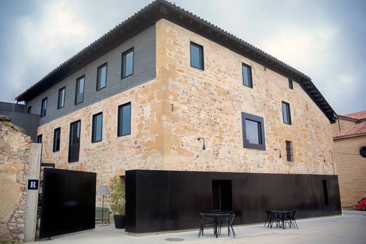 Casa Grande Hotel (Grañón, La Rioja): fachada de la Plaza de Ávila