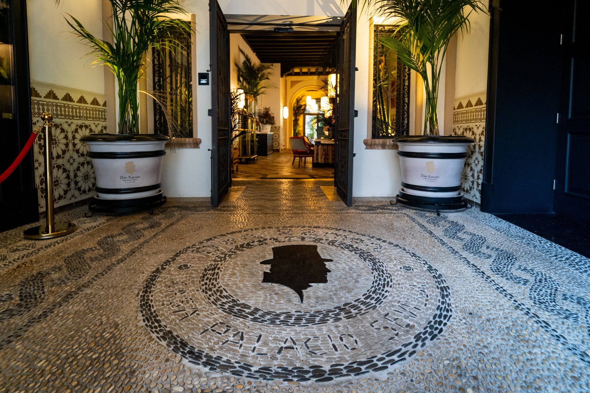 Acceso del Hotel Don Ramón (en Sevilla)