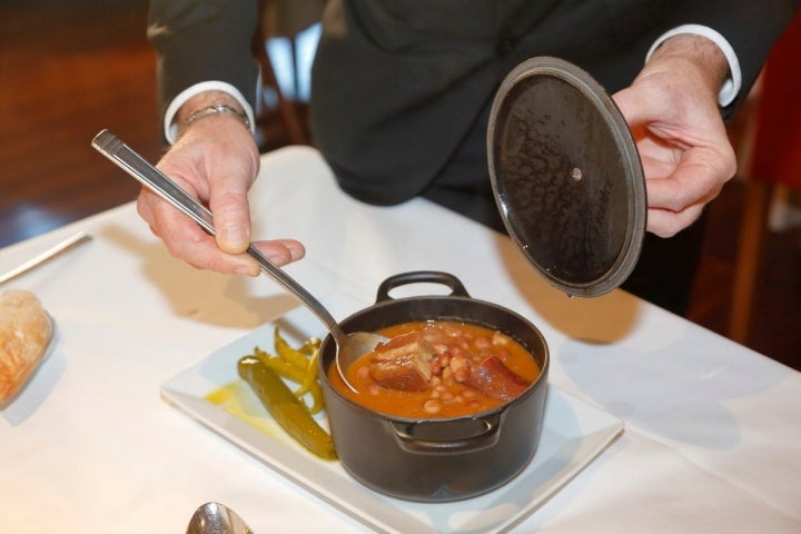 Restaurante 'Tradición Echaurren'. Caparrones con chorizo, panceta y alegrías.