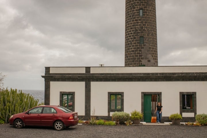 El faro se encuentra en la costa de Barlovento, en la costa noreste de la isla. 