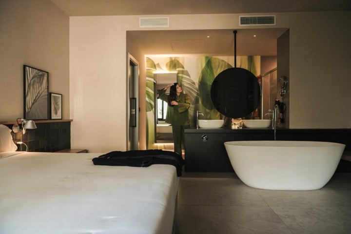 El hotel cuenta con 83 habitaciones.