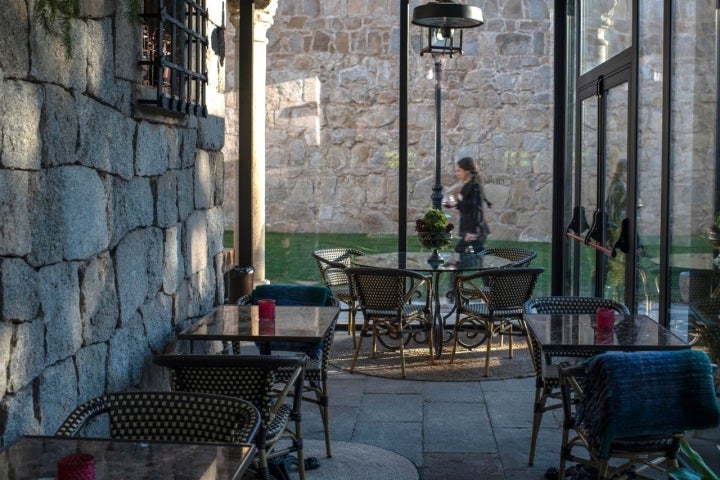 La terraza acristalada es perfecta para tomar un cóctel.