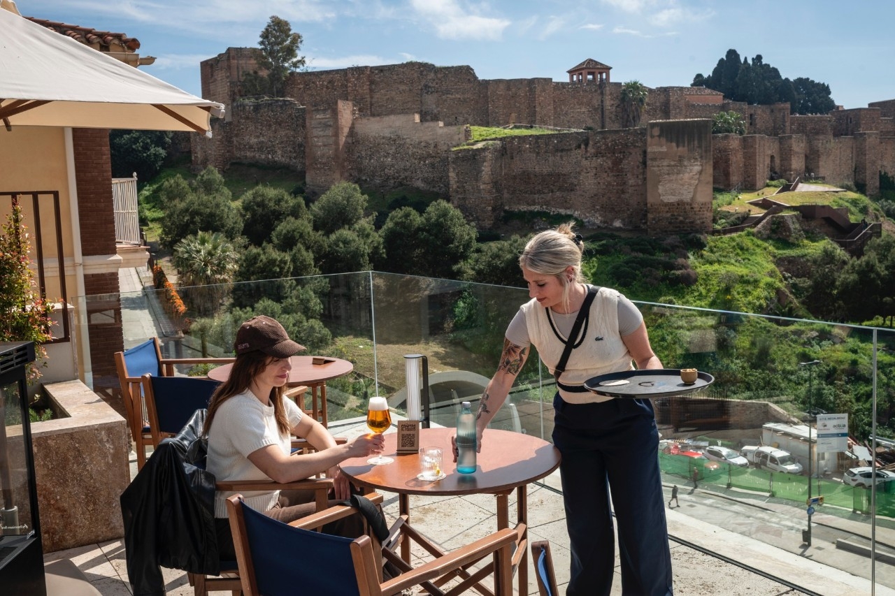 El hotel que abraza el arte a los pies de la Alcazaba