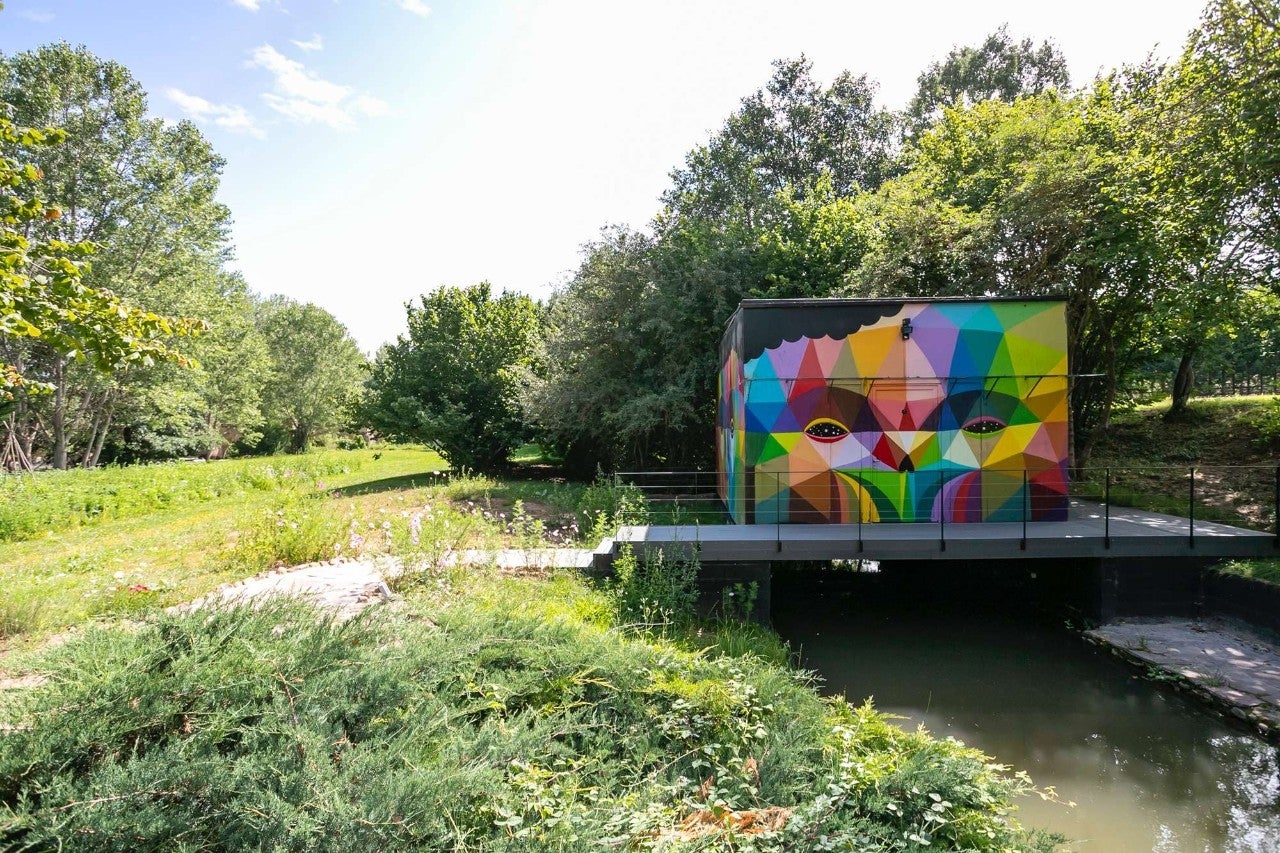 El cubo de Okuda, apartamento sobre el Ebro en el Molino de Tejada.