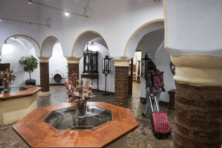 El claustro sigue funcionando como zona central que conecta las partes del edificio.