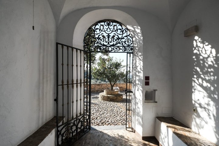 Puerta original de entrada al monasterio.