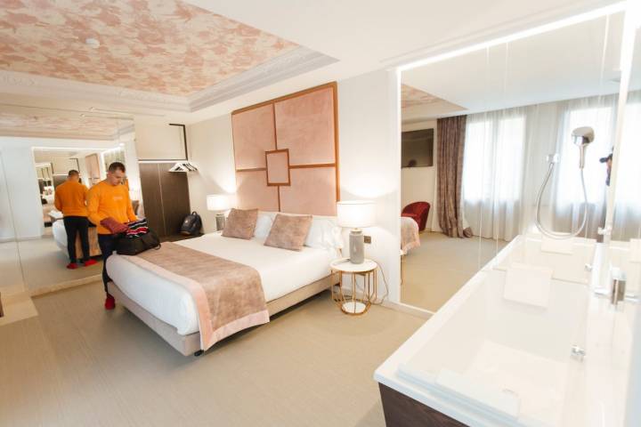Hotel 'Palacete colonial': suite 304