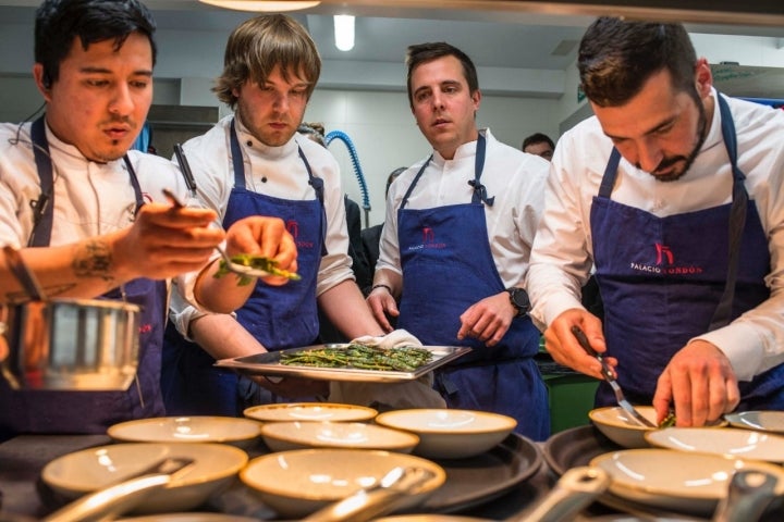 Hotel 'Palacio Tondón' (Briñas): Miguel Caño y Llorenç Segarra en las cocinas del restaurante