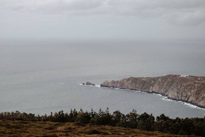 Vista del Cabo de Estaca de Bares y el mar desde la parte más alta de la zona, en Finisterre, A Coruña.