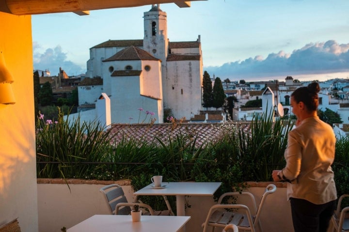 Hotel 'Villa Gala' (Cadaqués): iglesia de Santa María de Cadaqués