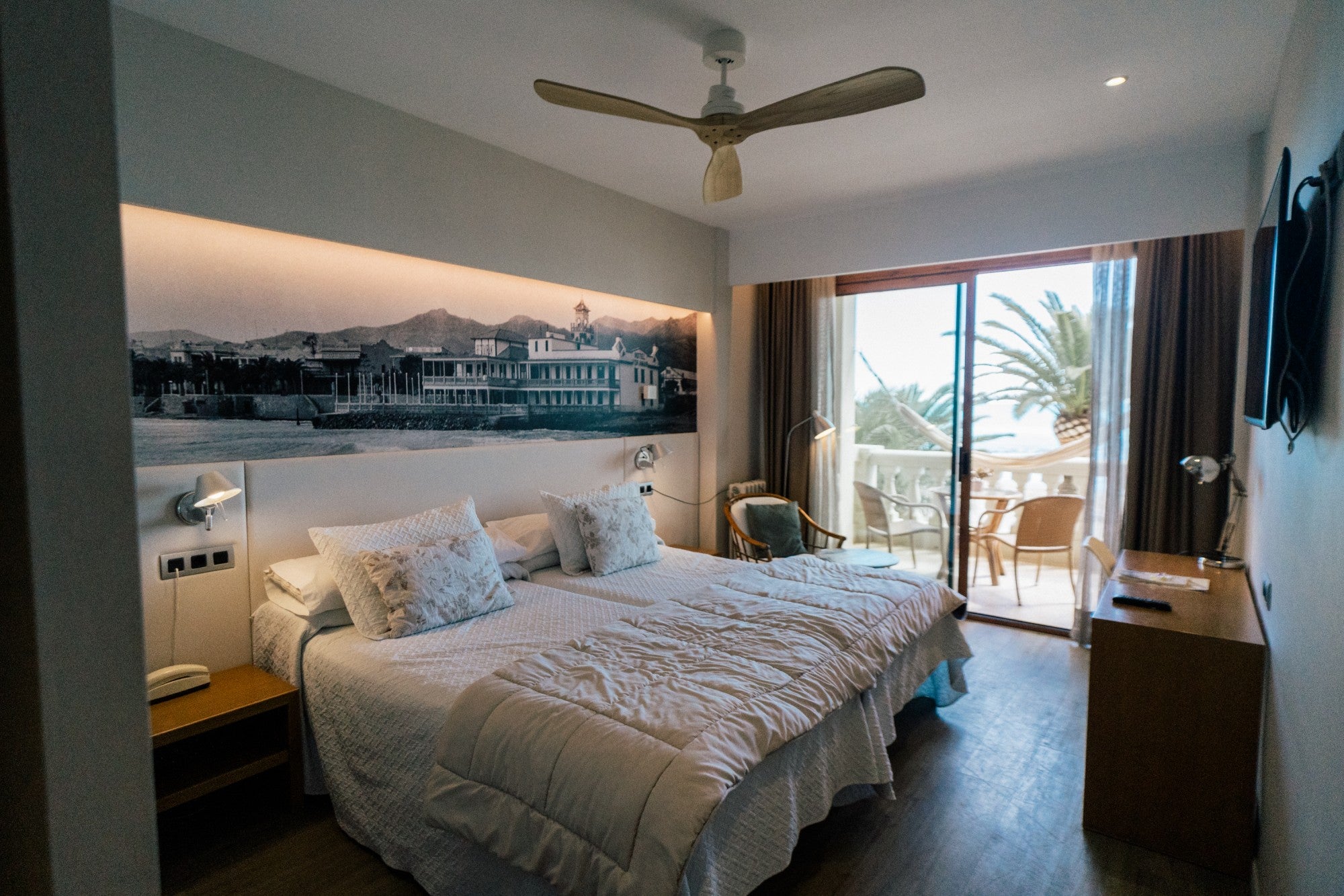 Cama de una habitación del hotel Voramar de Benicasim (Castellón)