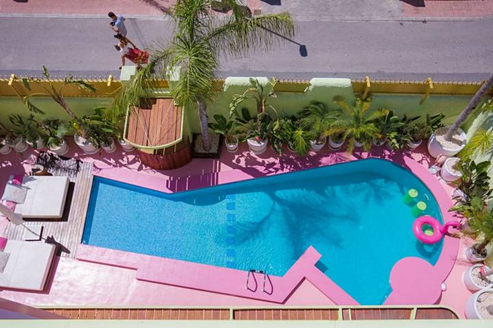Vista de la pisicina del hotel Tropicana (Ibiza).