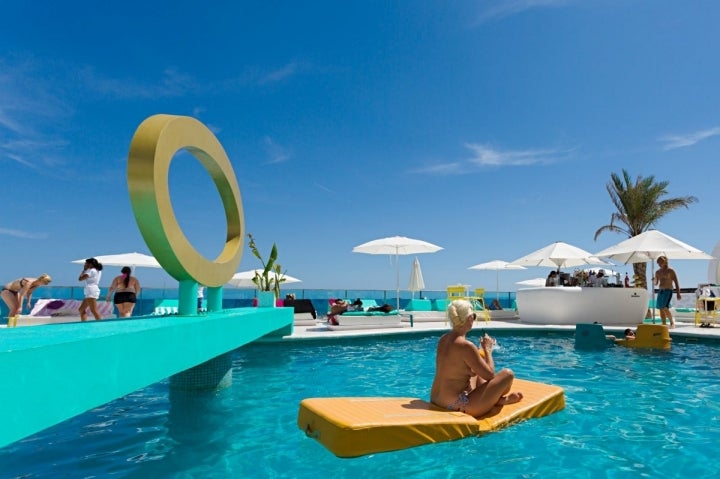 Piscina del Hotel Santos (Ibiza).