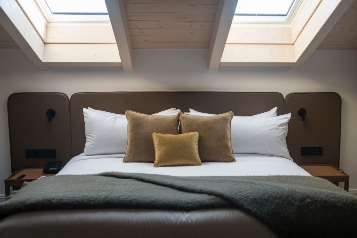 Las habitaciones se han decorado con materiales nobles y colores neutros.