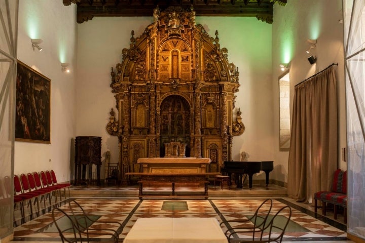 Hoy desacralizada, la capilla de la hospedería.