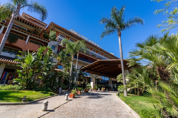 Fachada principal del Puerto Antilla Grand Hotel