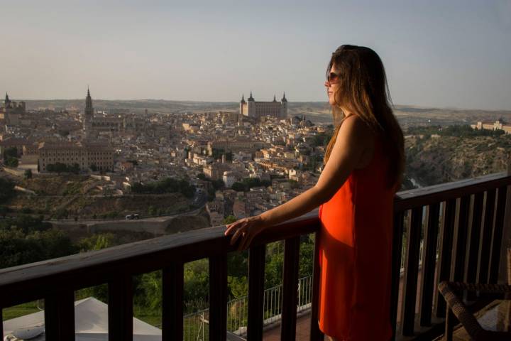 Desde la habitación 420, Toledo se presenta impresionante en el horizonte.