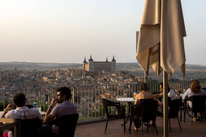 Con esta terraza, el Parador fue el encargado de 'democratizar' las vistas de la ciudad al público.
