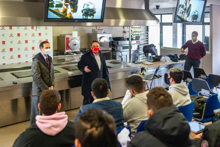 Seminario energía Repsol en Escuelas de Hostelería: Ángel Luis Chocano y José Luis Yzuel