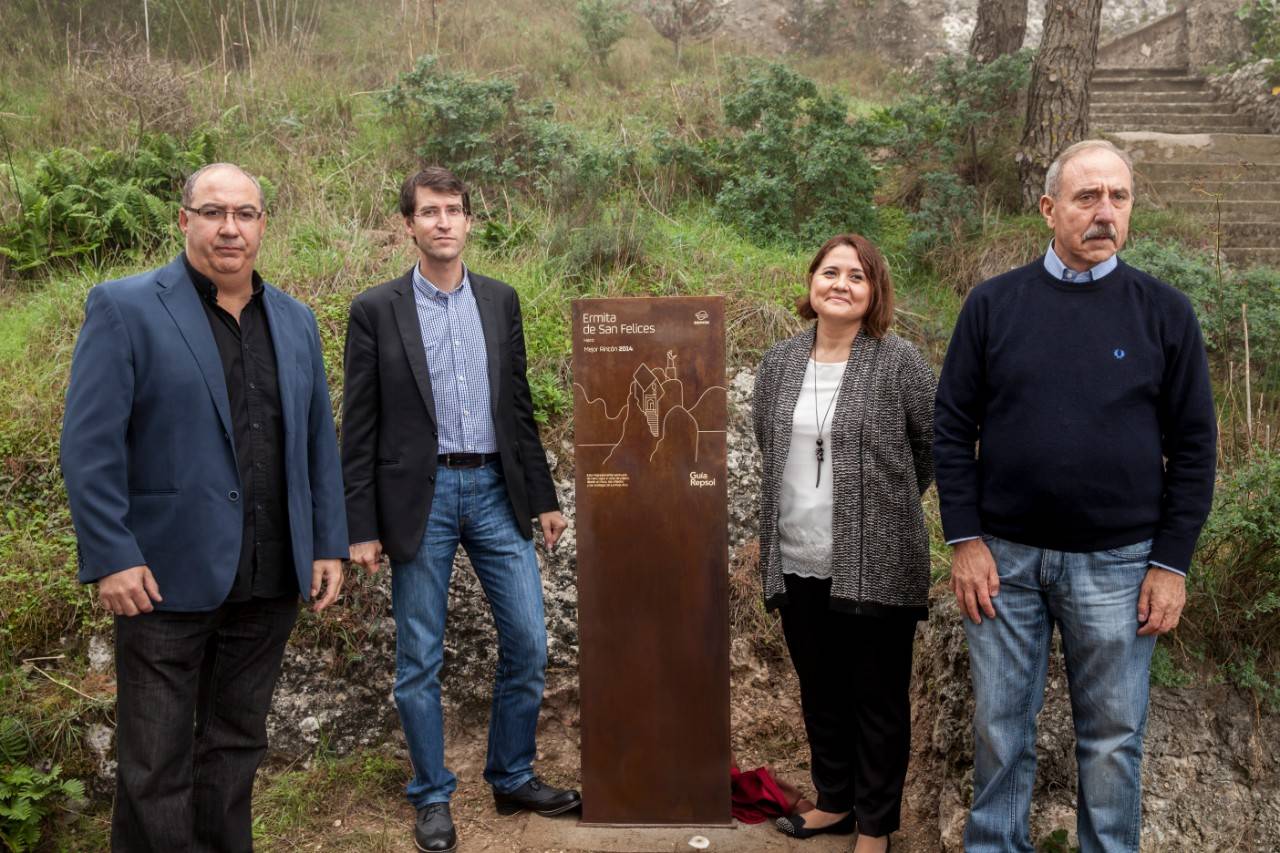 Guía Repsol entrega a Haro la placa que acredita a la Ermita de San Felices como "Mejor Rincón 2014"