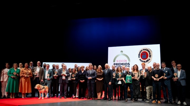 Foto de familia de todos los premiados.