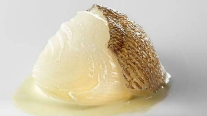 Plato estrella: Cebolla blanca, fondo de bacalao y pimienta verde