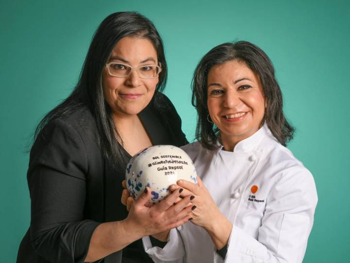 Eva e Irene López, del restaurante 'Loreto' con su Premio Sol Sostenible 2024