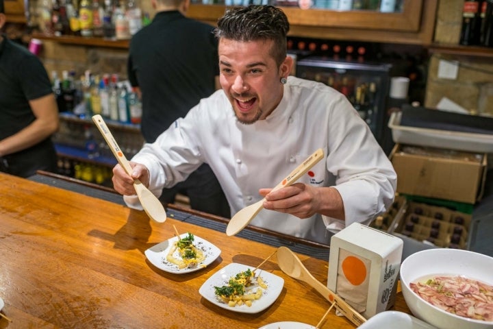 Soles de pintxos: Txuleta (Carlos Maldonado en la barra)