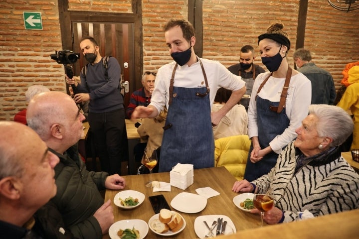 De pintxos con los Soles 2022: Carolina Sánchez e Iñaki Murua en 'Itxaropena 1910'