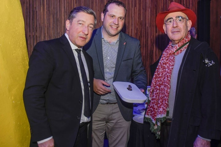 Joan Roca y Abraham García durante el cóctel posterior a la gala.