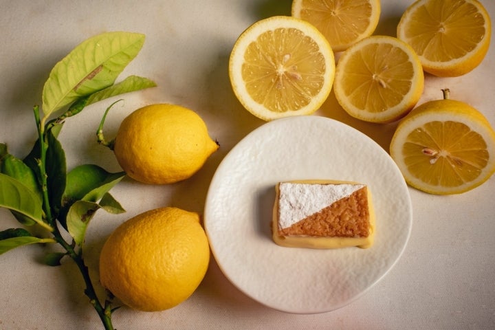 Milhojas de crema ácida de limón.