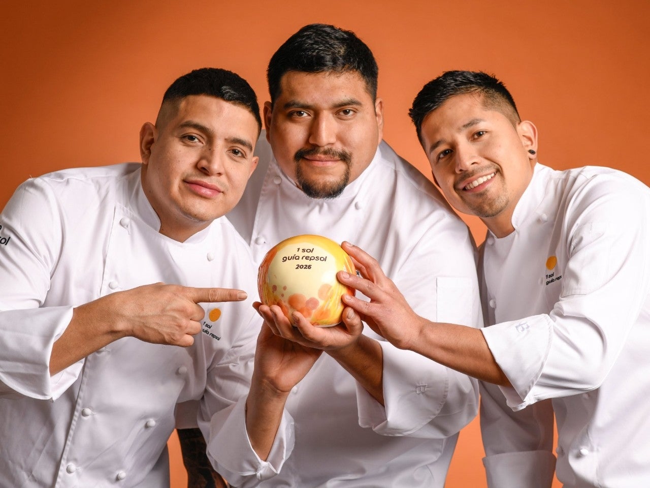 Johan Valencia, John Arpi y Jhoel Armijos, del restaurante Snob Cocktail&Food (Pamplona).