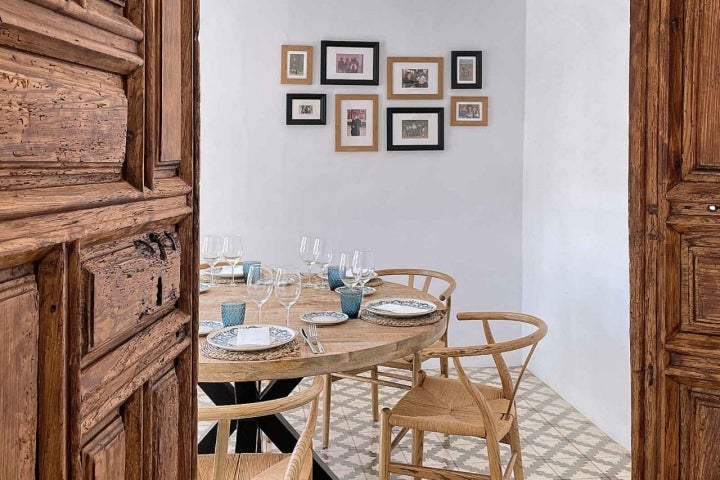 Su menú Raíces incluye también visita a la bodega.