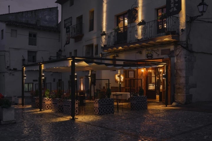 Algunos atardeceres se puede disfrutar de la tranquilidad en la plaza de Requena. Foto cedida 
