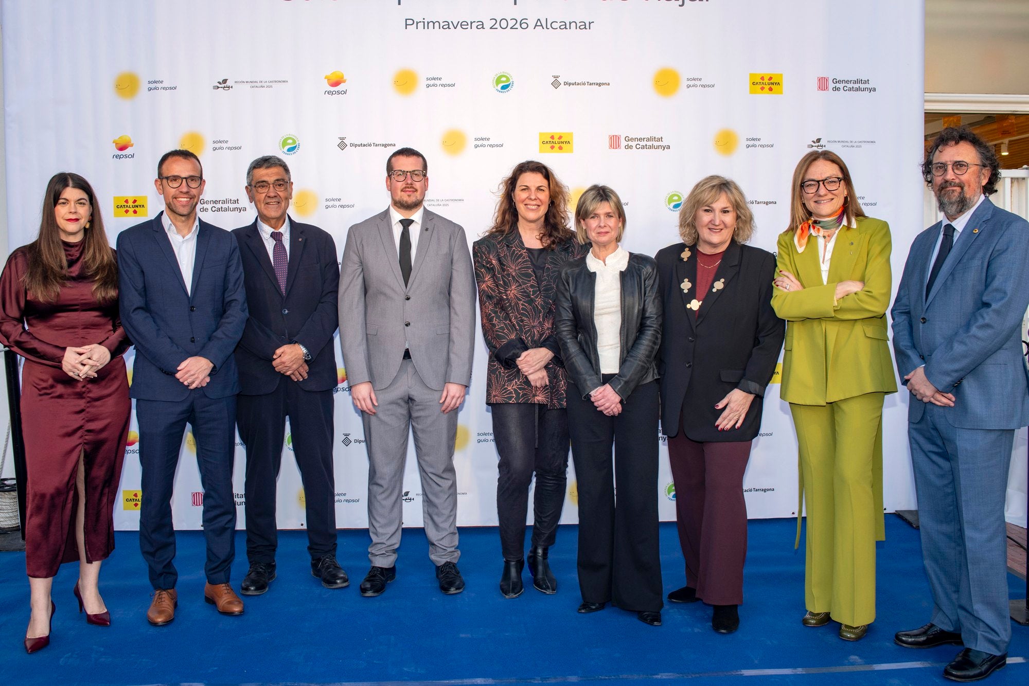 De izquierda a derecha: Arantxa Calvera, directora de la Agencia Catalana de Turismo; Enric Adell, presidente del Patronato de Turismo de la Diputación de Tarragona; Joan Castor, delegado del Govern a Terres de l’Ebre; Marc Chavalera, alcalde de Alcanar; María Ritter, directora de Guía Repsol; Noemí Llauradó, presidenta de la Diputación de Tarragona; Cristina Lagé, directora general de Turismo de la Generalitat; Marta Angerri, directora general de Comercio de la Generalitat; y Daniel Milá, gerente de EMDET.
