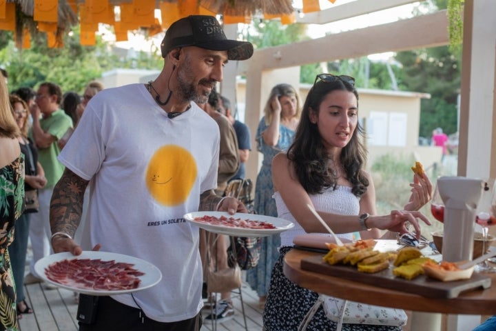 Damián a los mandos del servicio en ‘Alma Eat is Life’.