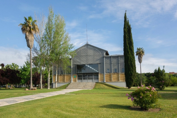 El edificio metálico de Badajoz. Foto: Universidad de Extremadura