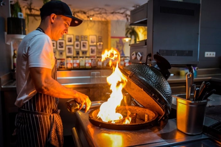 Restaurante Michaels barbacoa ardiendo