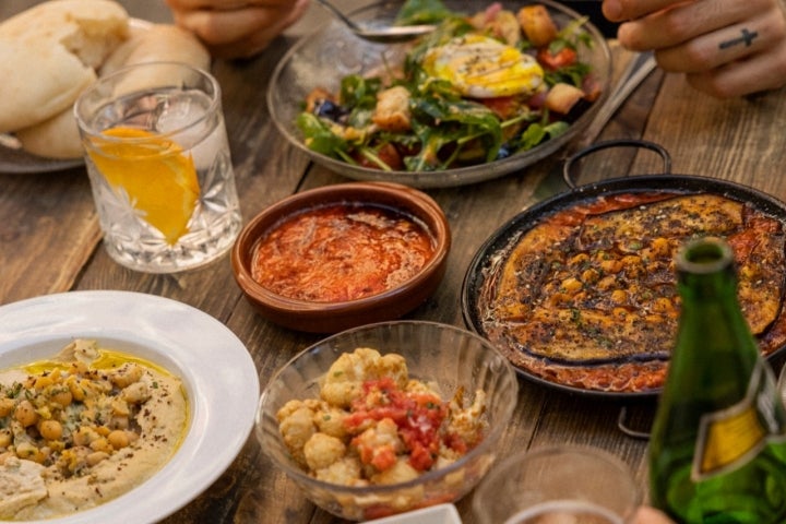 Los platos de 'Kukla', en Valencia, están pensados para probar varios sabores diferentes durante la misma comida. Foto: Facebook 'Kukla'