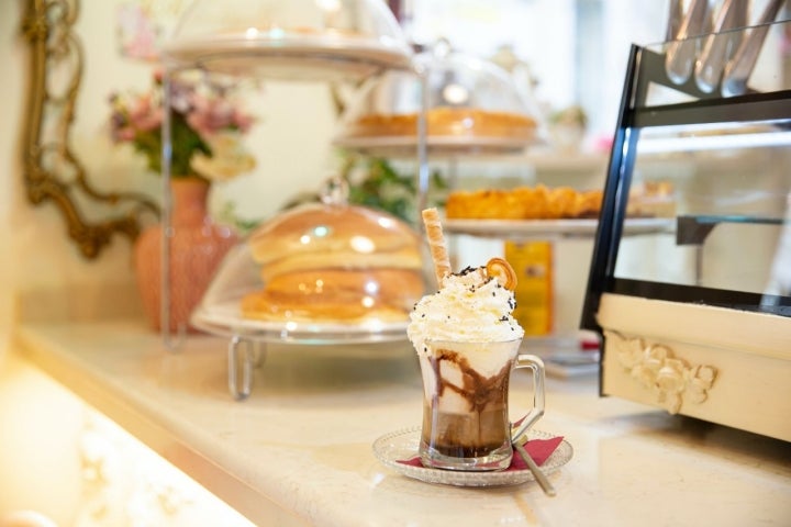 Capuccino con nata en la 'Cafetería Victoriana Ninette' de Logroño.