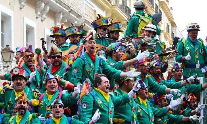 Algunas chirigotas son un auténtico espectáculo. Foto: Ayuntamiento de Cádiz 